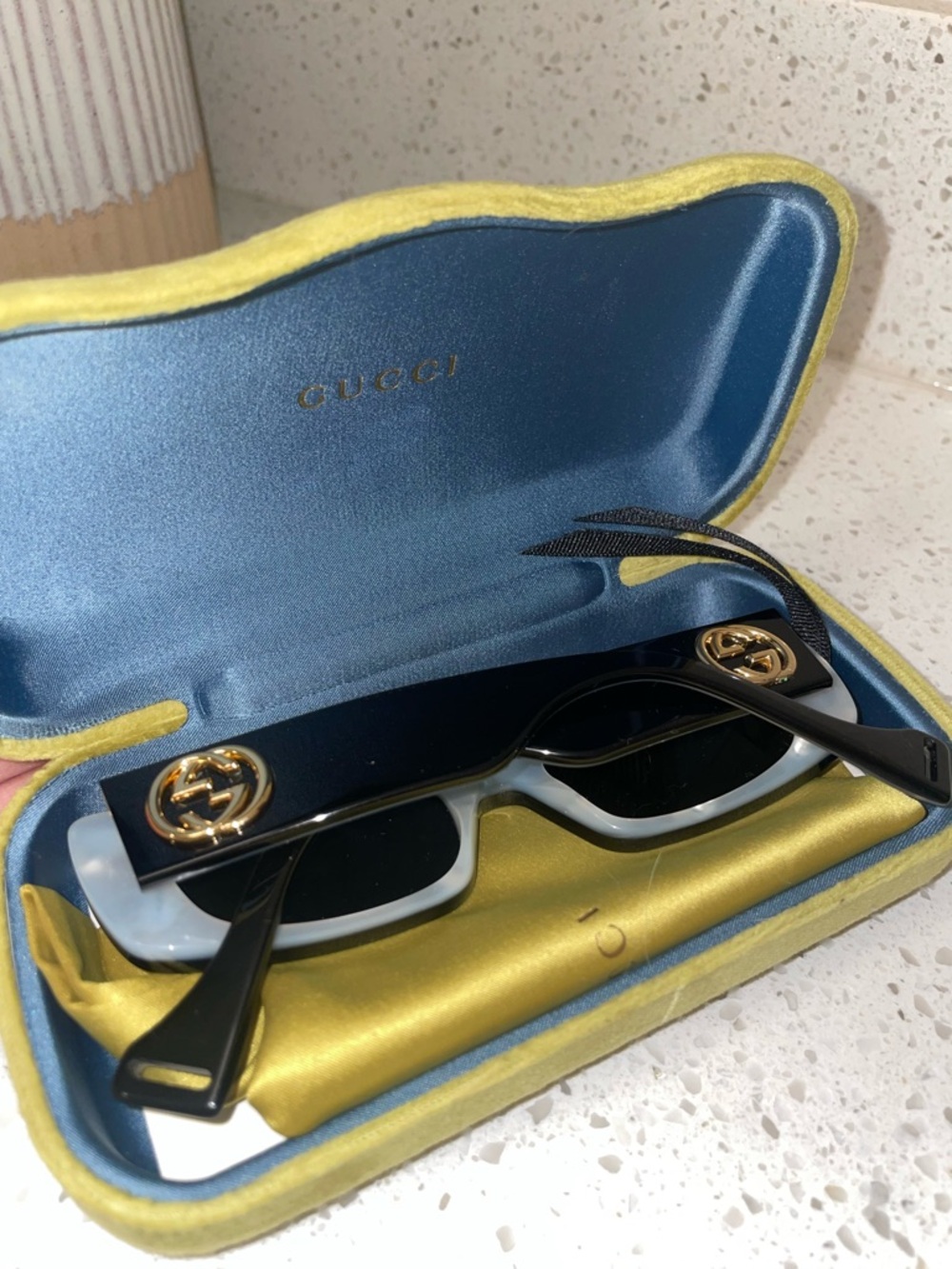 Chic GUCCI Black/Gold Marble Interior Sunglasses
